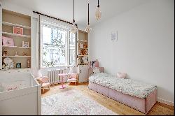 Paris 16th District - A 3-bed apartment with a garden