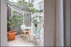 Paris 16th District - A 3-bed apartment with a garden