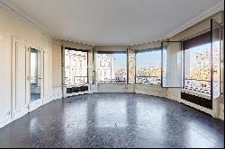 Paris 16th District – A 3-bed apartment with great potential
