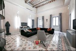 LUXURY APARTMENT WITH TERRACE AND GARAGE FOR SALE IN MONTEPULCIANO