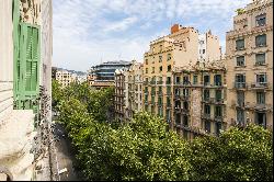 Stately apartment in a marvelous regal estate in Rambla Catalunya