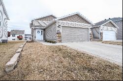 6207 59th Avenue S, Fargo ND 58104