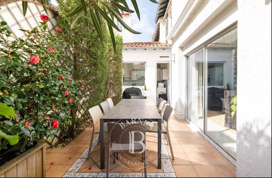 BIARRITZ, HEART OF TOWN, 150 SQM HOUSE WITH PATIO