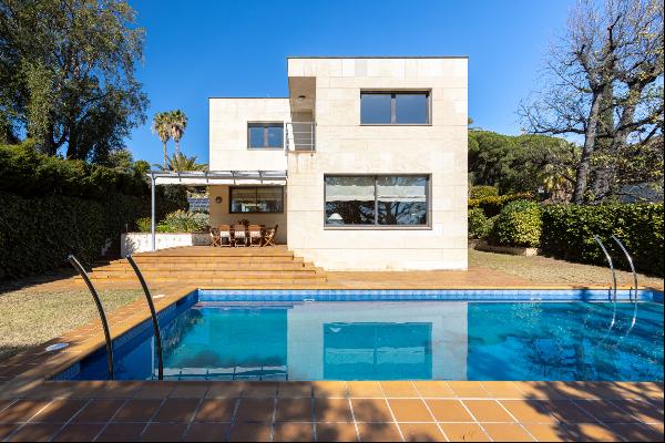 Contemporary style house with pool and sea views in Alella - Costa BCN
