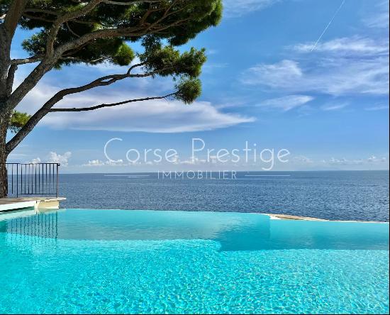 MANSION FOR SALE - ACCESS TO THE SEA BY FOOT - CAP CORSE