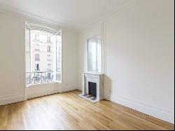 Paris 16th District – A spacious 4-bed apartment