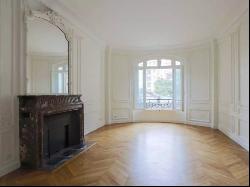 Paris 16th District – A spacious 4-bed apartment