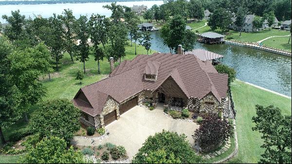 LUXURY WATERFRONT HOME FOR SALE ON LAKE PALESTINE   BROWN'S LANDING SUBDIVISION