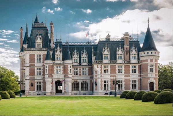 Loire Valley - remarkable listed Neo-Gothic and Renaissance-style chateau