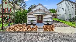 Charming Historic Single Story In Boerne