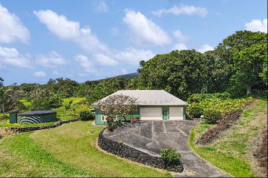 Kipahulu Oceanfront Home with Big Island and Haleakala Views