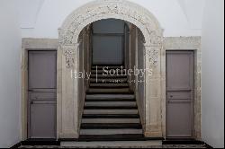 Independent stately palace in the historic center of Modica