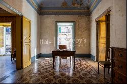 Independent stately palace in the historic center of Modica