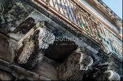 Independent stately palace in the historic center of Modica