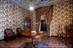 Independent stately palace in the historic center of Modica