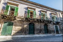 Independent stately palace in the historic center of Modica