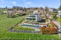 Contemporary elegance amidst vineyards with panoramic views!