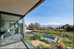Contemporary elegance amidst vineyards with panoramic views!