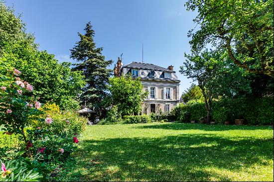 Magnificent late 19th-century historic mansion completely renovated