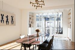 Paris 6th District – A renovated 4-bed apartment
