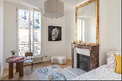 Paris 6th District – A renovated 4-bed apartment