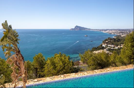 Altea Hills Charm: A Villa with Unique Character and Sea Views, Altea 03590