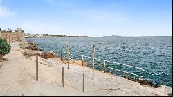 Front line apartment with sea access and sea views for sale in I, Calvià 07181