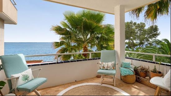 Front line apartment with sea access and sea views for sale in I, Calvià 07181