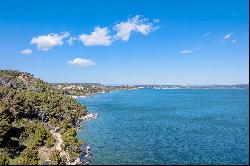 Istres - Villa with Panoramic View of the Pond