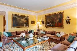 Spacious and bright apartment in Posillipo