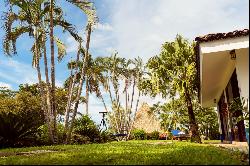 Blue Crystal Oceanfront Beach Retreat in Nicoya Península