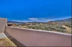 212 Las Olas Dr, Taos NM 87571