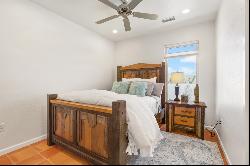 212 Las Olas Dr, Taos NM 87571