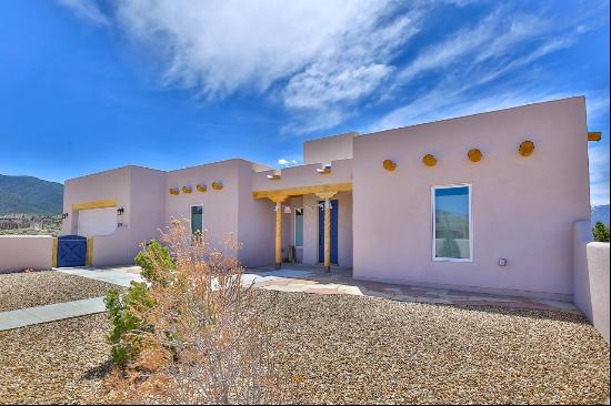 212 Las Olas Dr, Taos NM 87571