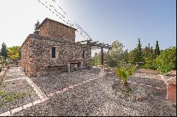 Farmhouse with privacy and unobstructed view of the mountains in Biniali