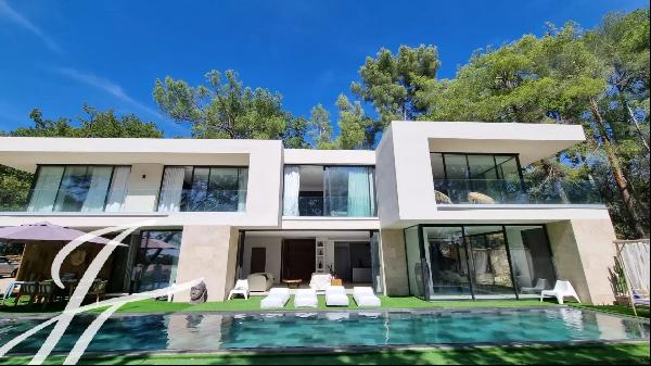 Beautiful modern house close to a golf course