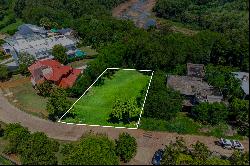 Large residential lot in the exclusive Parana Country Club Condominium.