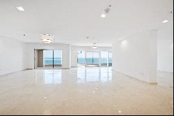 Stunning and Rare 5BR Penthouse in The Pearl Island Qatar
