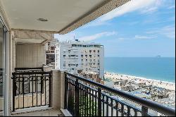 Beachfront apartment in a building with full infrastructure