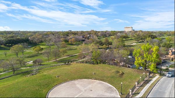 Exclusive Fort Worth Gem: Luxurious living with golf course views in prestigious