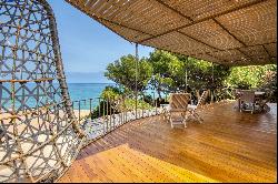 Beautiful house on the beachfront in Begur