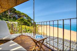 Beautiful house on the beachfront in Begur