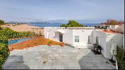 Beautiful house on the beachfront in Begur