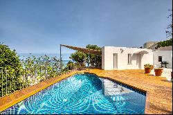 Beautiful house on the beachfront in Begur