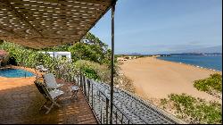 Beautiful house on the beachfront in Begur