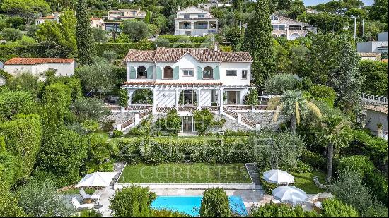 Elegant villa with sea view close to the old village of Mougins