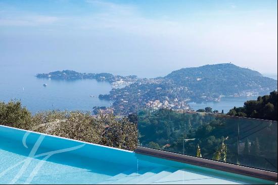 UNIQUE PROPERTY FACING THE SEA AND THE CAP FERRAT