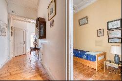 Old apartment to refresh 2 bedrooms in a beautiful condominium