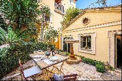 Independent residence in the heart of Rome, offering unparalleled charm and