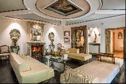 Independent residence in the heart of Rome, offering unparalleled charm and